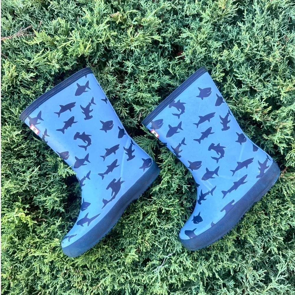 Hunter Kids' First Classic Shark Print Rain Boots Toddler Size 10 Blue